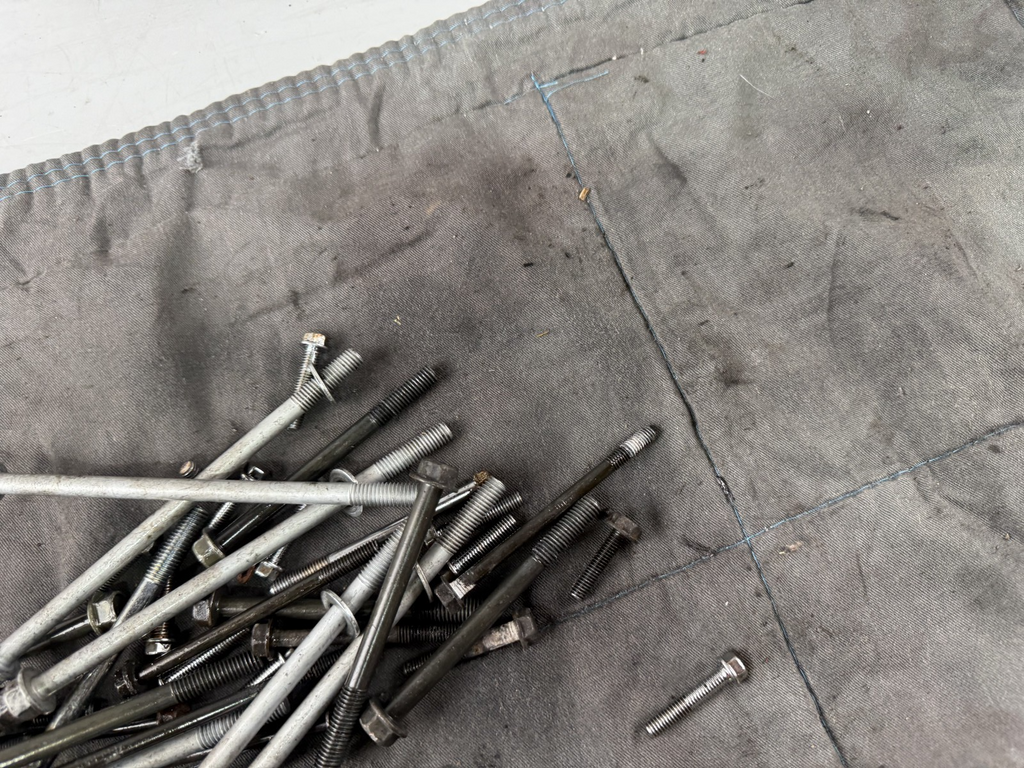 Kawasaki EL250 252 Eliminator Screws Schrauben Reste Motor Engine