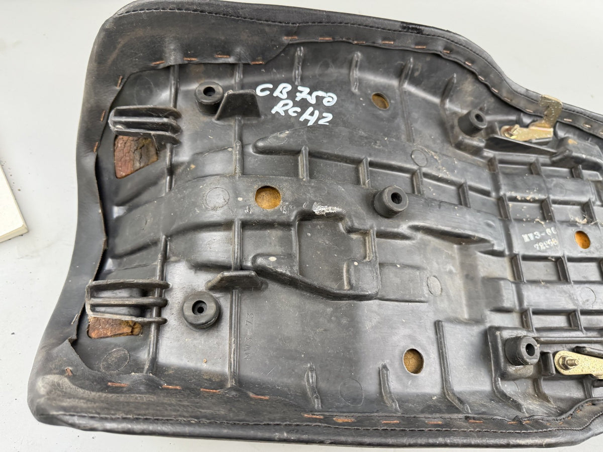 Honda CB750 Sevenfifty RC42 Sitzbank Seat Polster Sattel Sitz