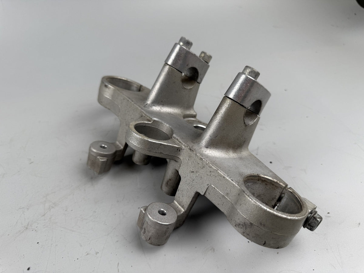 Suzuki GSX750 AE Inazuma Gabelbrücke Bridge Halterung Holder Lenker Handlebar