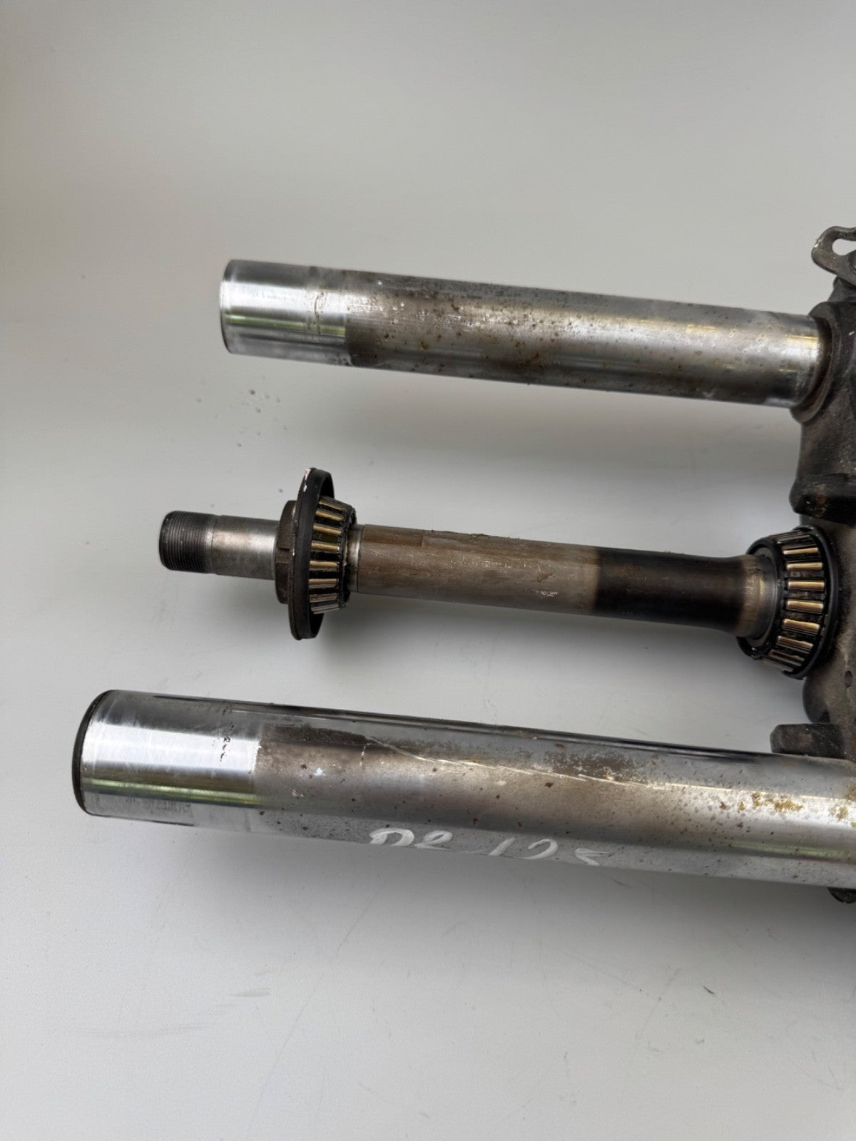 Suzuki DR 125 SF44A Gabel Vorderradgabel Ford Gabelholme Gabelbrücke Rohre