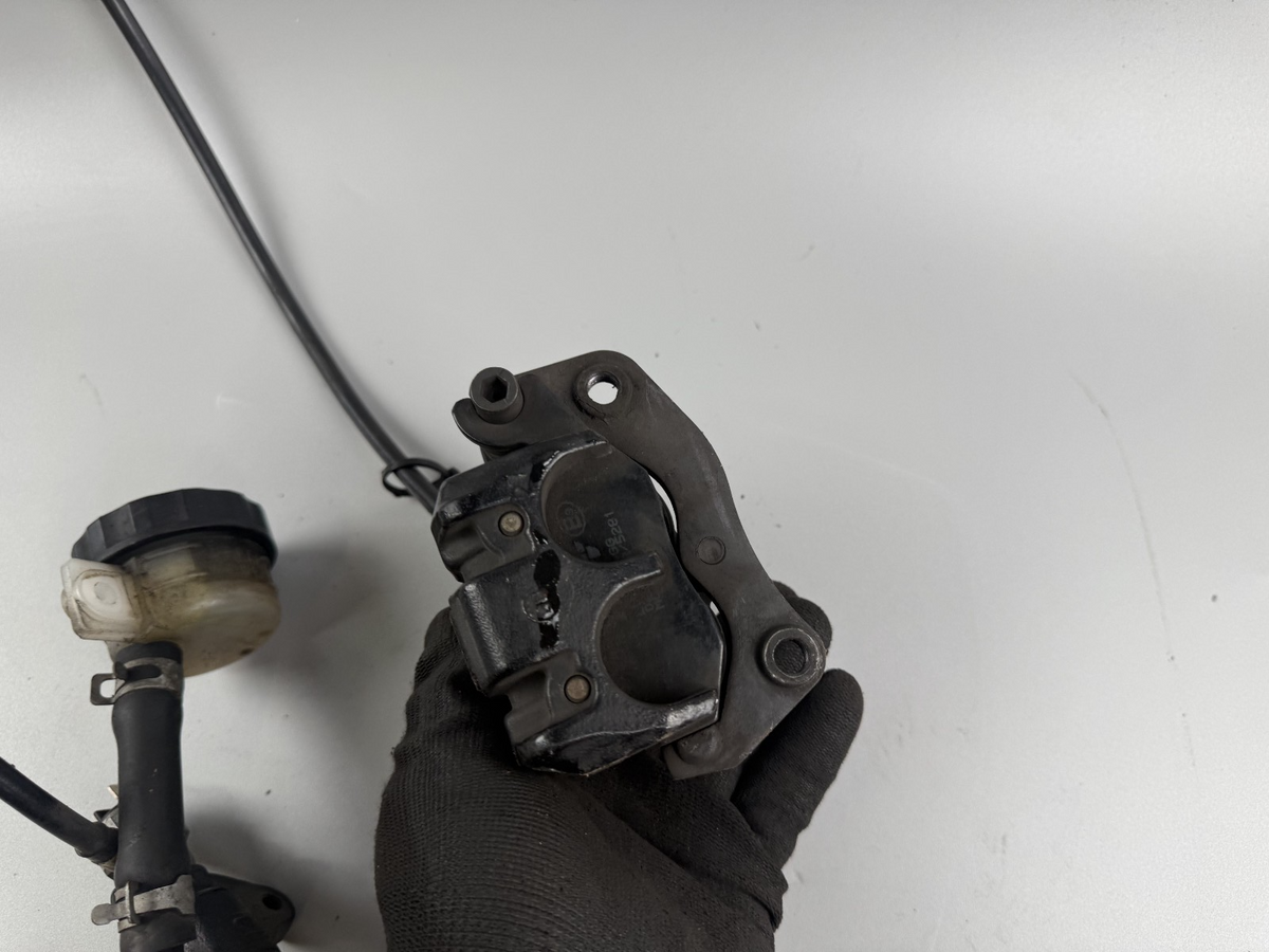 Triumph Sprint 955i ST T695 Bremsanlage Bremse Brake Sattel Pumpe hinten back