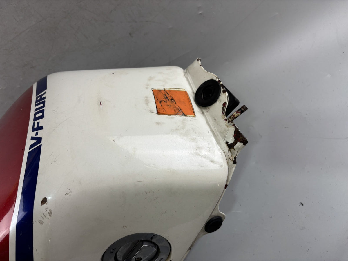 Honda VF 750 F RC15 Tank Treibstoff Kraftstoff Fuel Gas Gasoline Benzintank