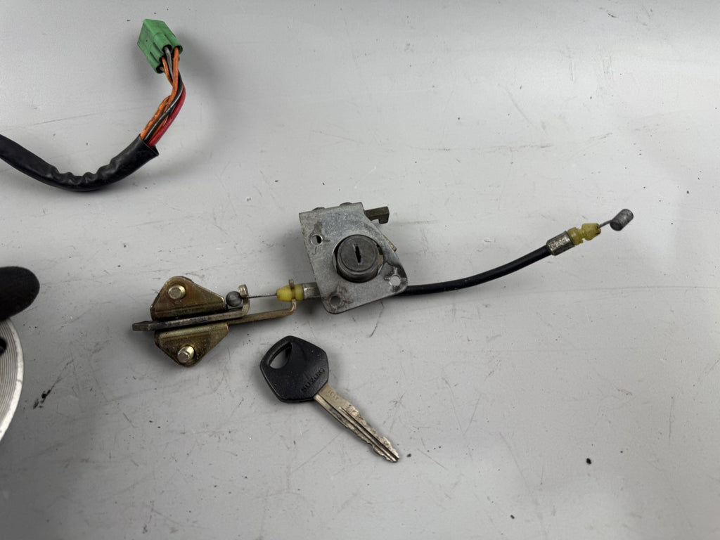 Suzuki GSX 750 AE Inazuma Schlosssatz Key Zündschloss Tankschloss Lock