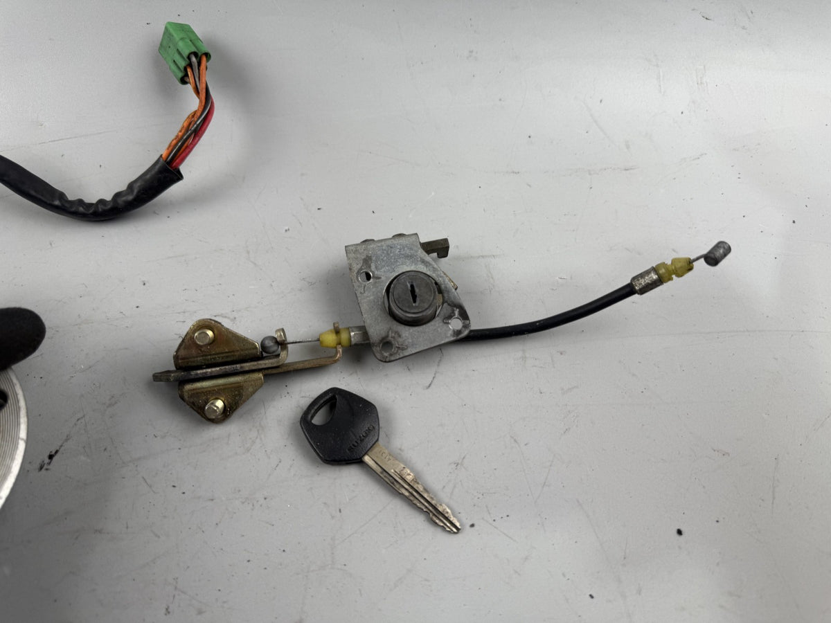Suzuki GSX 750 AE Inazuma Schlosssatz Key Zündschloss Tankschloss Lock