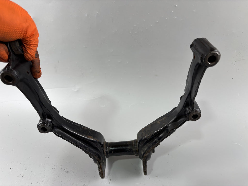 Honda CX500 C PC01 Güllepumpe Motorhalterung Haltebügel Holder Engine