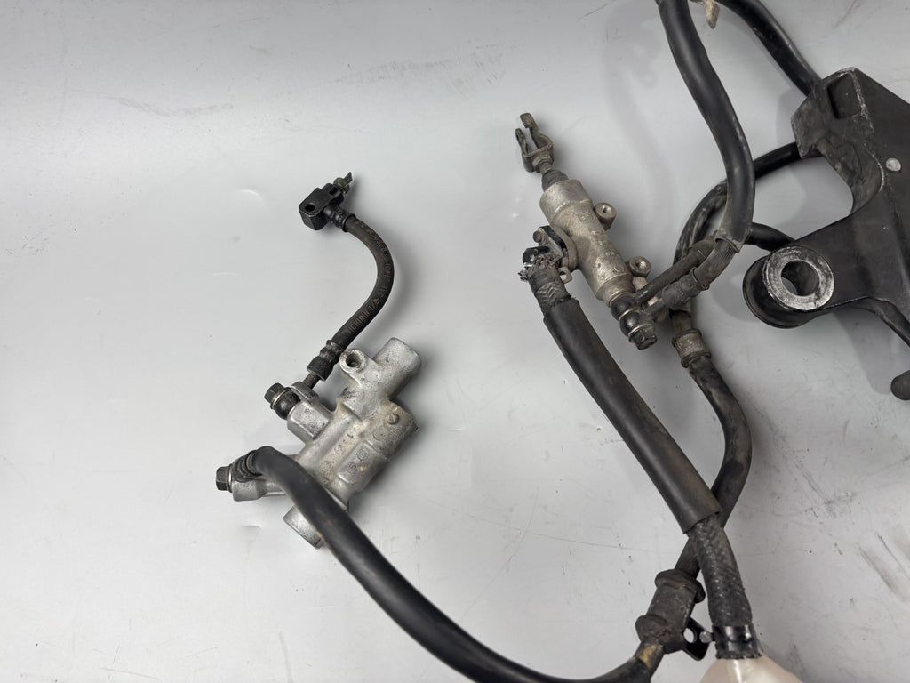 Honda CBR 1000F SC24 Bremsanlage Bremse Brake Sattel Pumpe hinten back