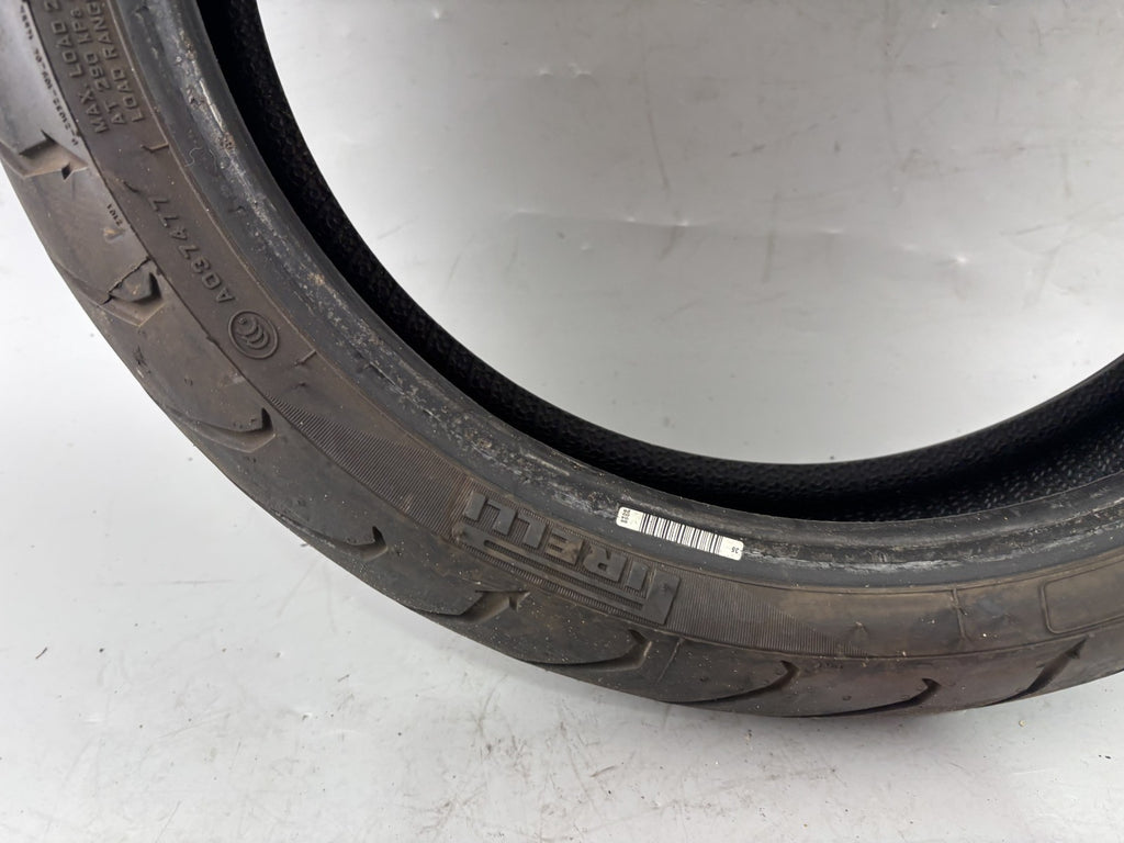 Motorrad Reifen Wheel 120/70 ZR17 Pirelli Angel DOT 38/2022 3,6mm