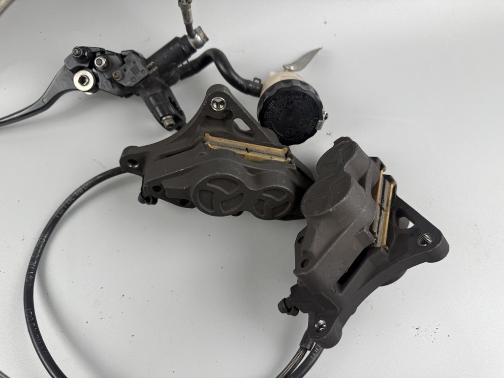 Triumph Sprint 955i ST T695 Bremsanlage Brake Bremse Sattel Pumpe vorne front