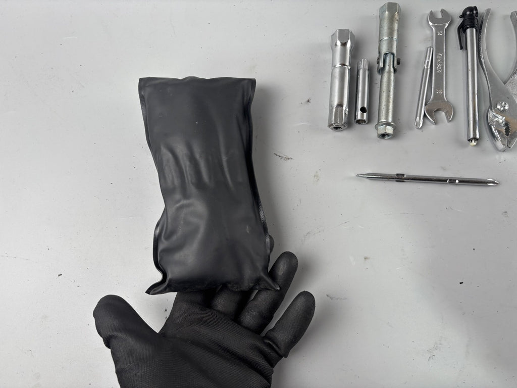 Kawasaki ZRX1100 ZRT10C Bordwerkzeug Tools Motorrad