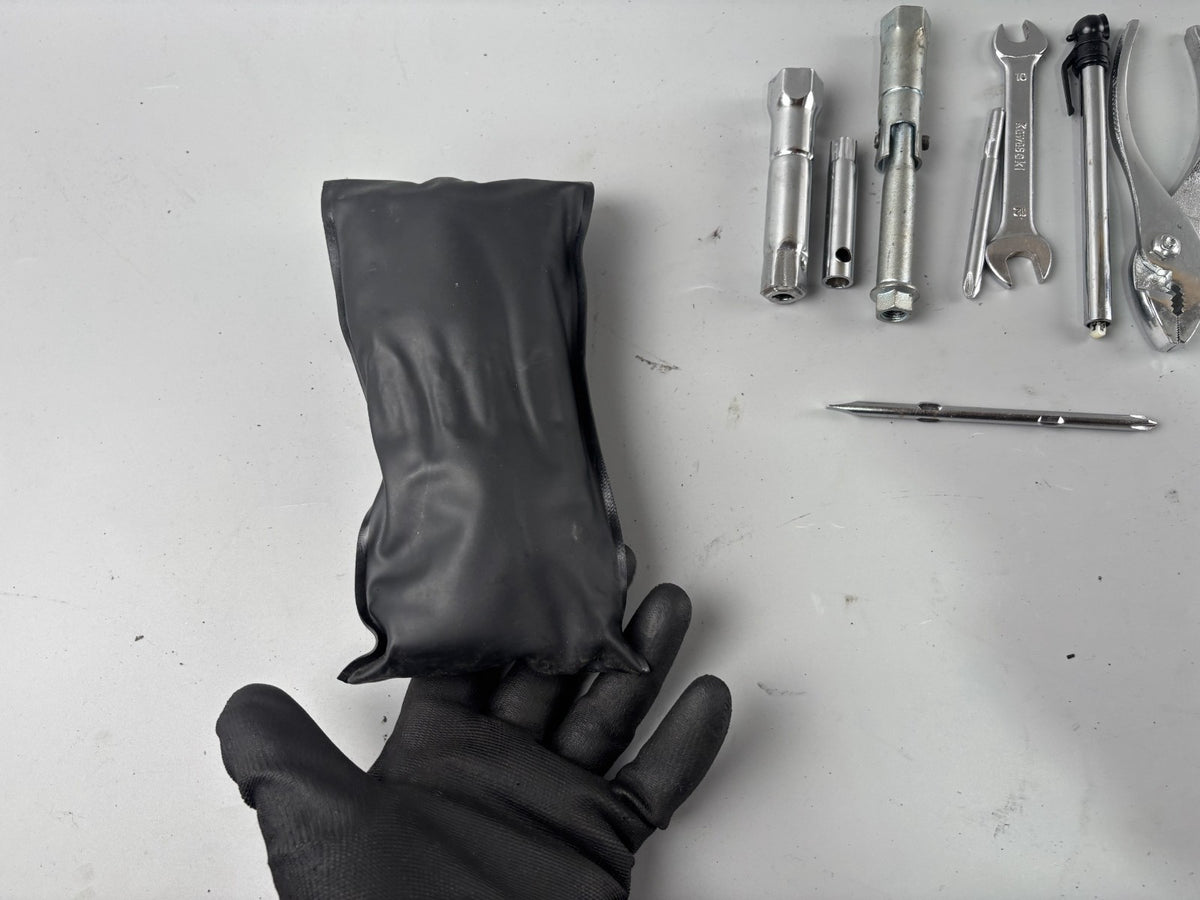 Kawasaki ZRX1100 ZRT10C Bordwerkzeug Tools Motorrad