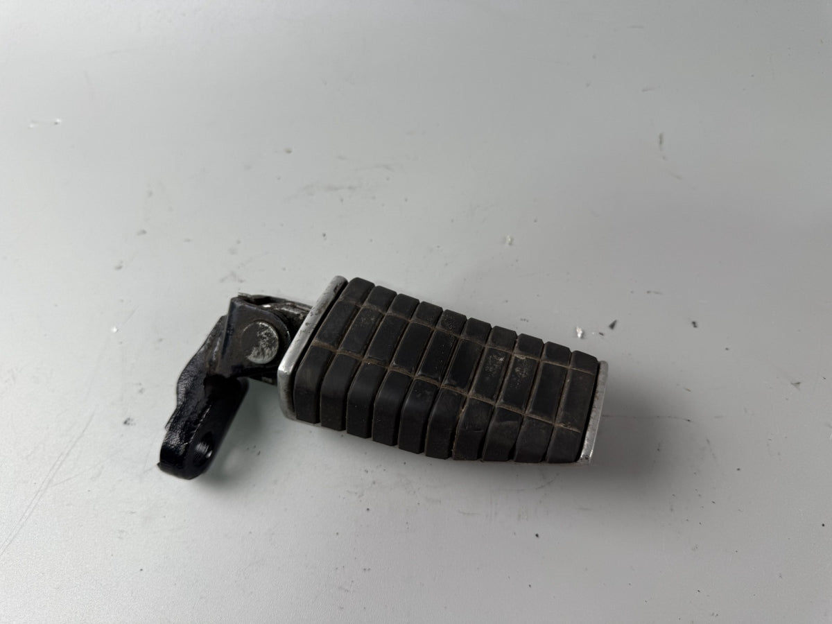 Kawasaki ZL600 Eliminator Fußraste Foot Step Hangers links left vorn front