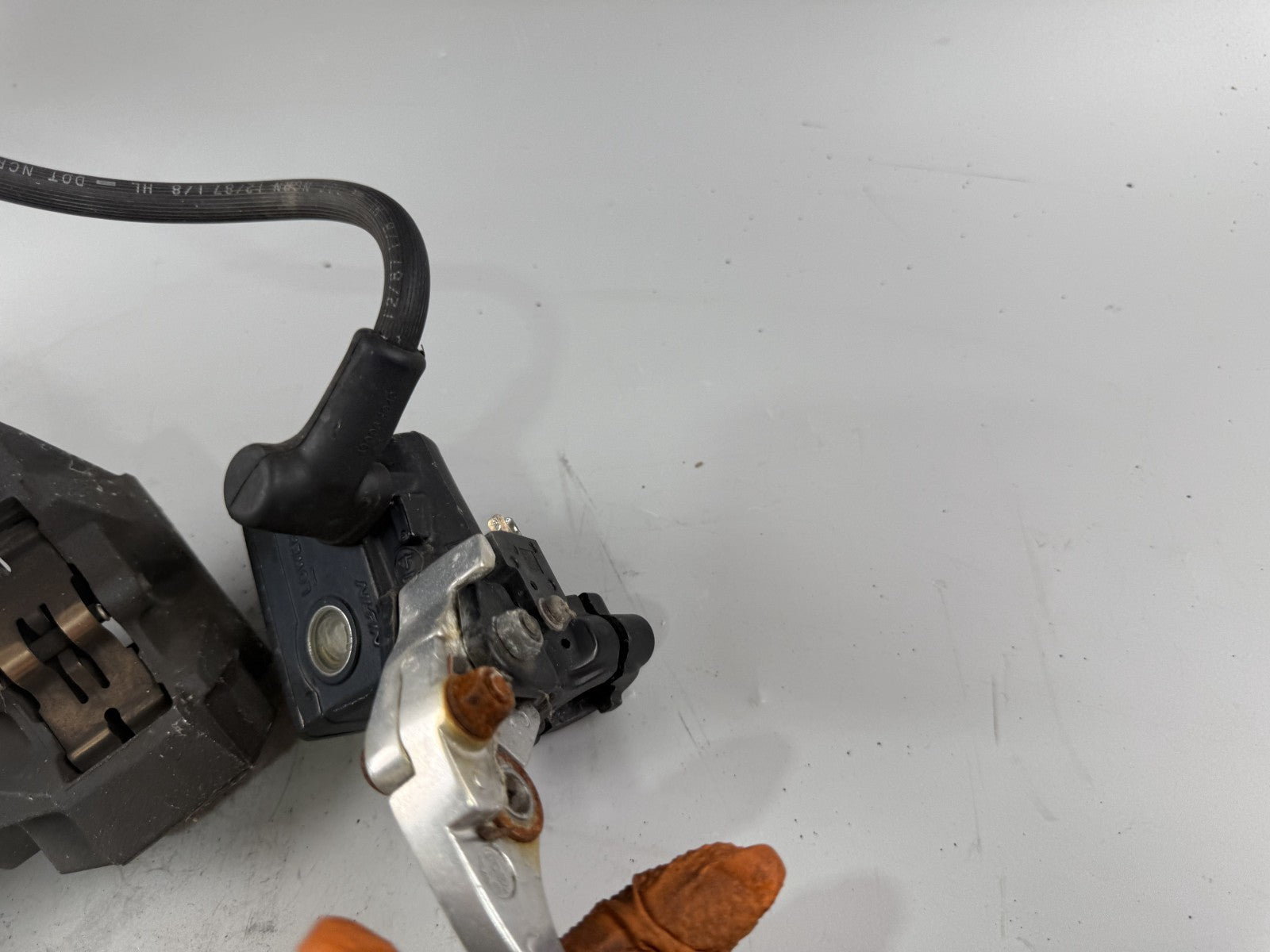Yamaha XJR1300 RP02 Bremsanlage Brake Bremse front vorne Pumpe Sattel