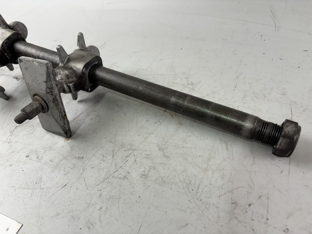 Yamaha FZS600 Fazer RJ02 Achse Hinterradachse back hinten Schwinge