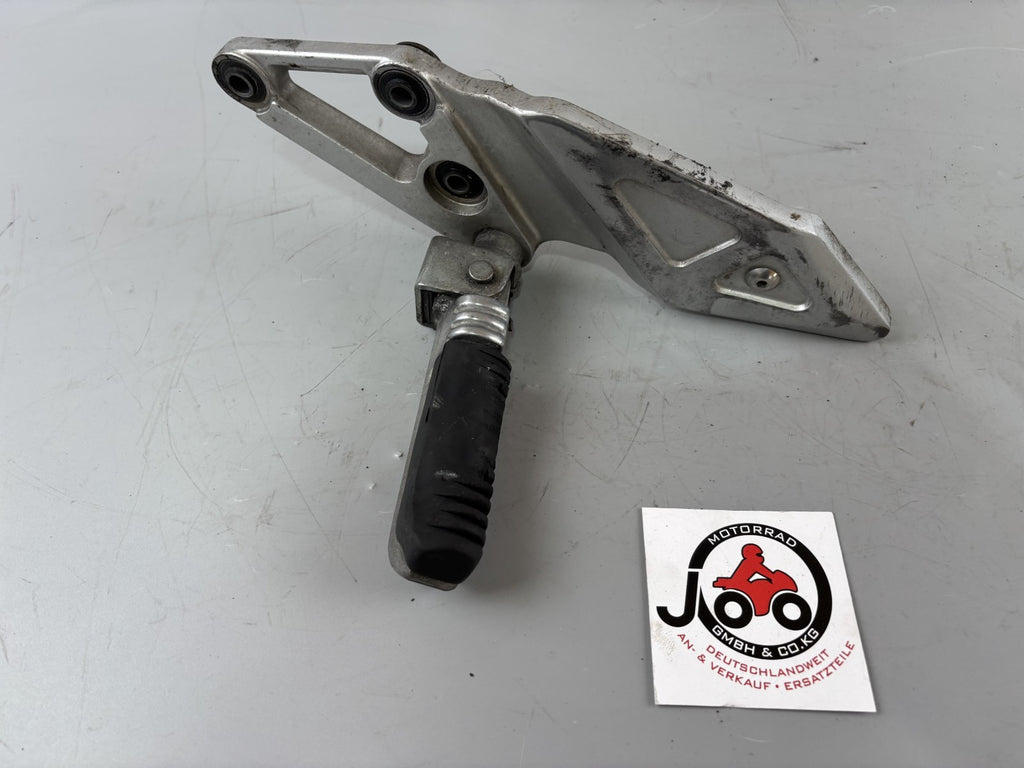 Suzuki GSX-R 1100 W GU75C Fussraste mit Halter links Fussrastenanlage Hangers