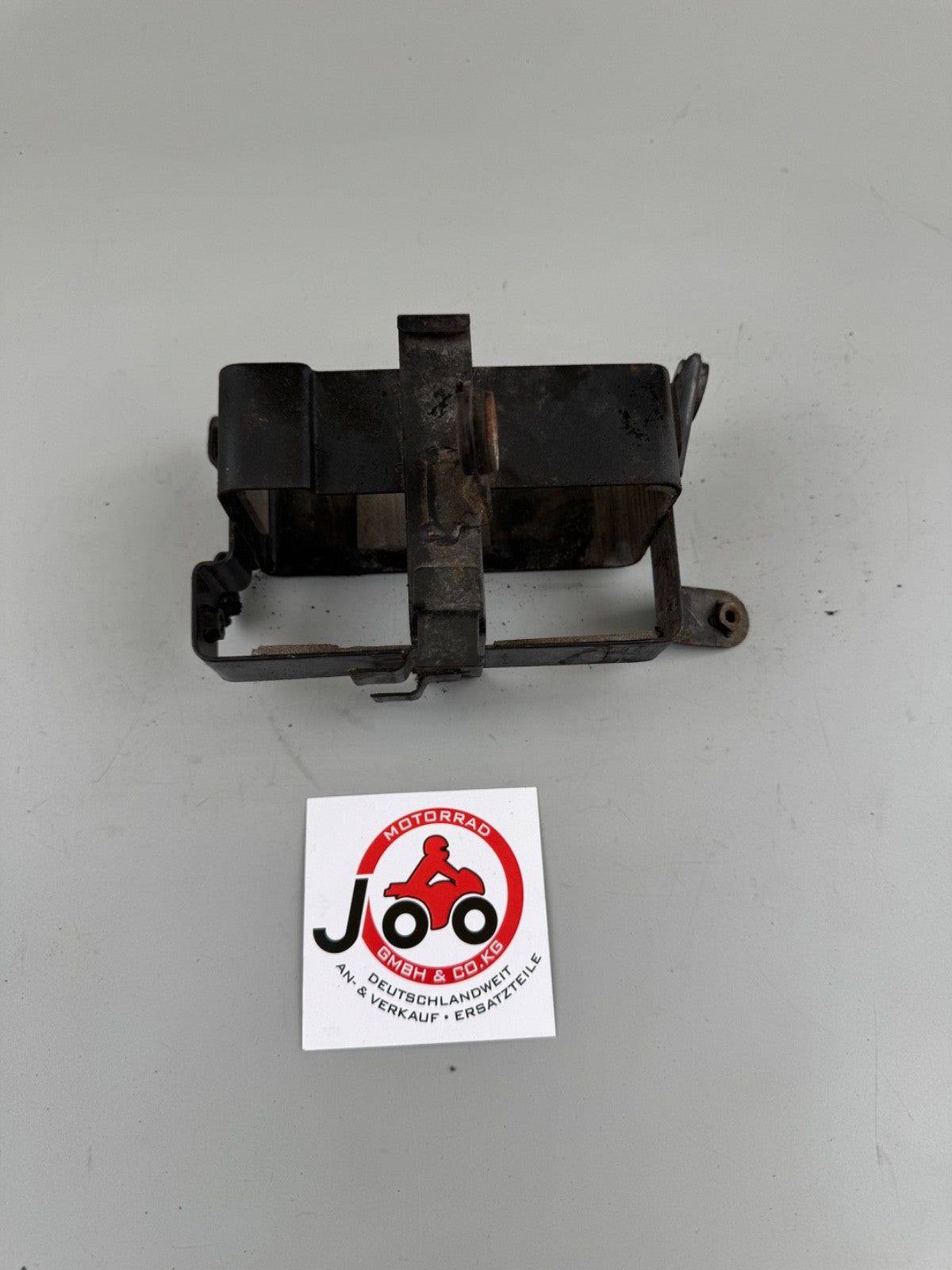 Suzuki DR 125 SF44A Batteriekasten Batteriefach Batterie Fach Kasten Halter