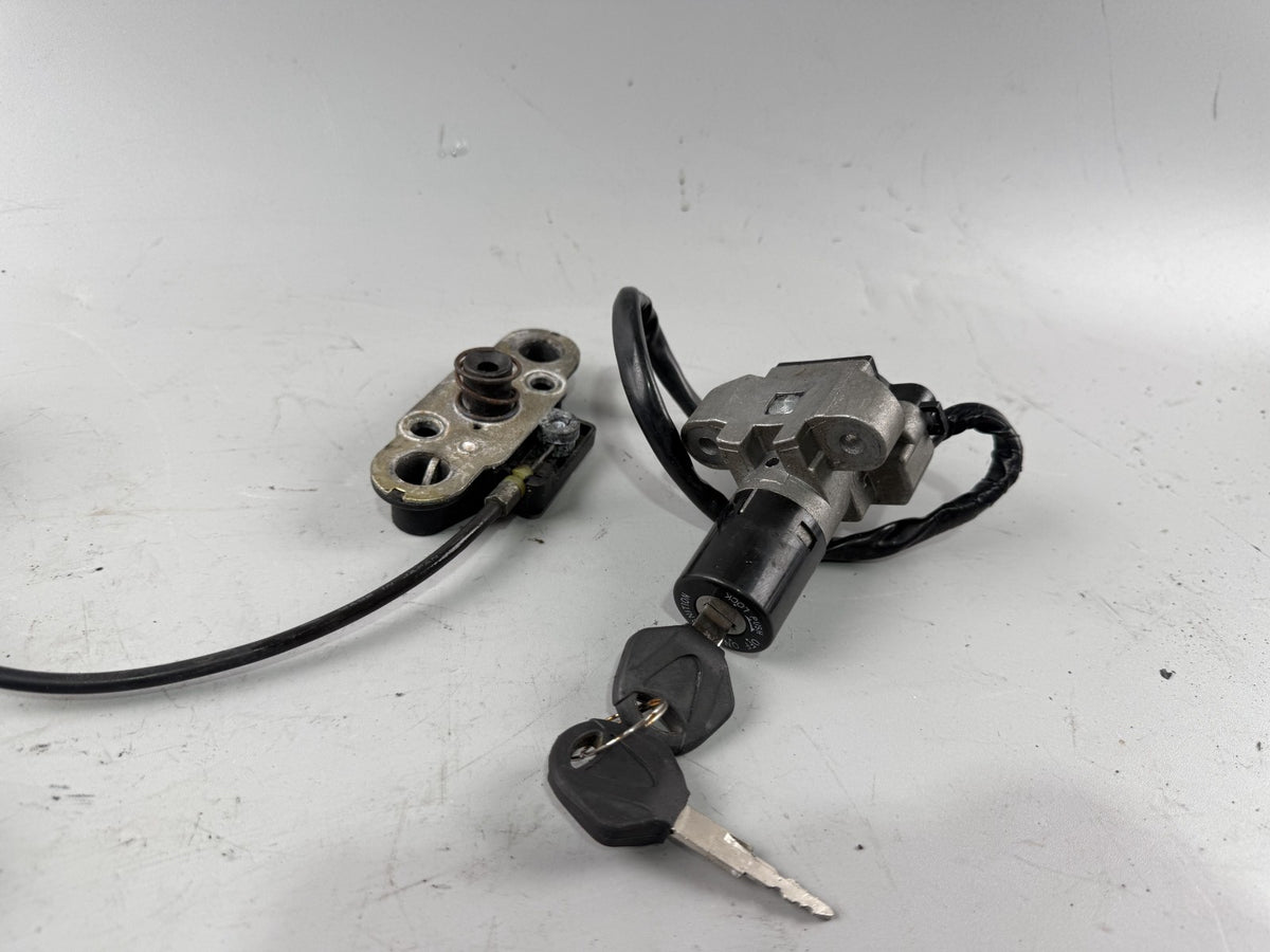 Suzuki GS 500 E GM 51 B Schlosssatz Zündschloss Tankschloss Lock Key