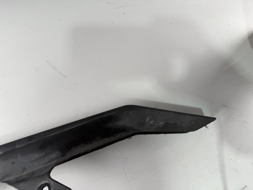 Suzuki GSF600 GN77B Bandit Kettenschutz Chain Cover Abdeckung Verkleidung