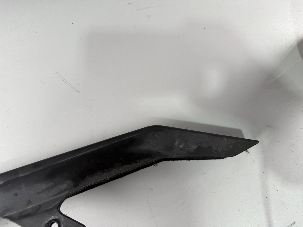 Suzuki GSF600 GN77B Bandit Kettenschutz Chain Cover Abdeckung Verkleidung