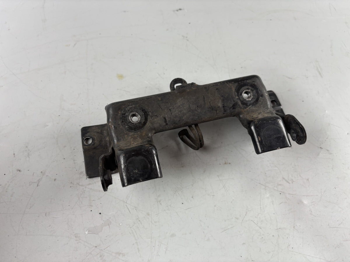 Suzuki VX 800 VS51B Tankhalterung Holder Halterung