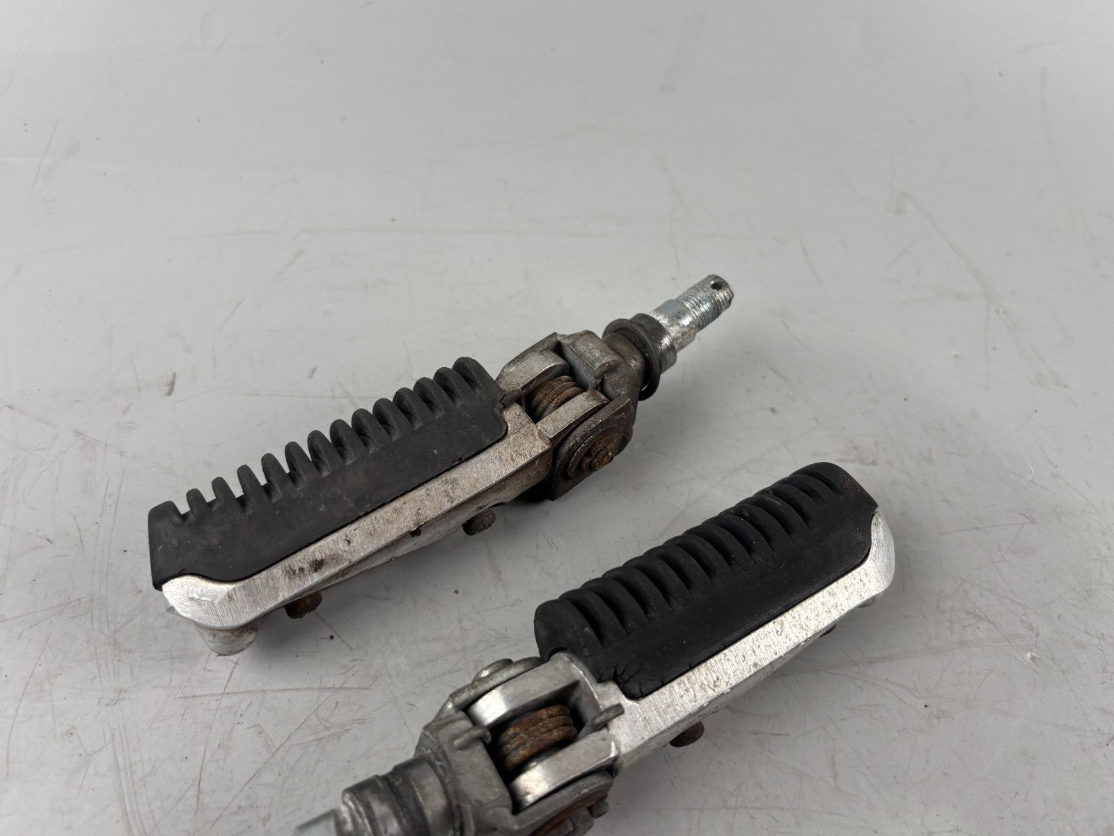 Suzuki RF 600 R GN76A Fußraste Fußrasten vorne front Step Hangers
