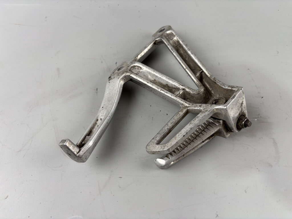 Yamaha FZS600 Fazer RJ02 Fußrasten Sozius Step back hinten Beifahrer links left