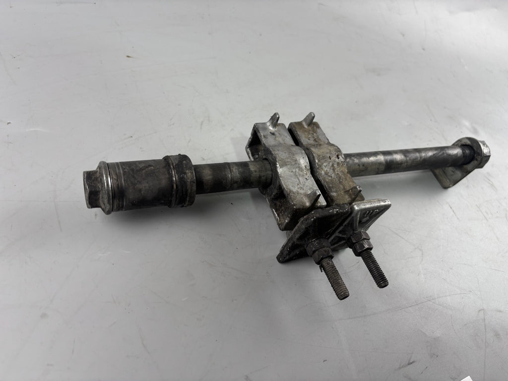 Honda CBR 1000F SC24 Achse Hinterradachse Steckachse Schwinge Kettenspanner