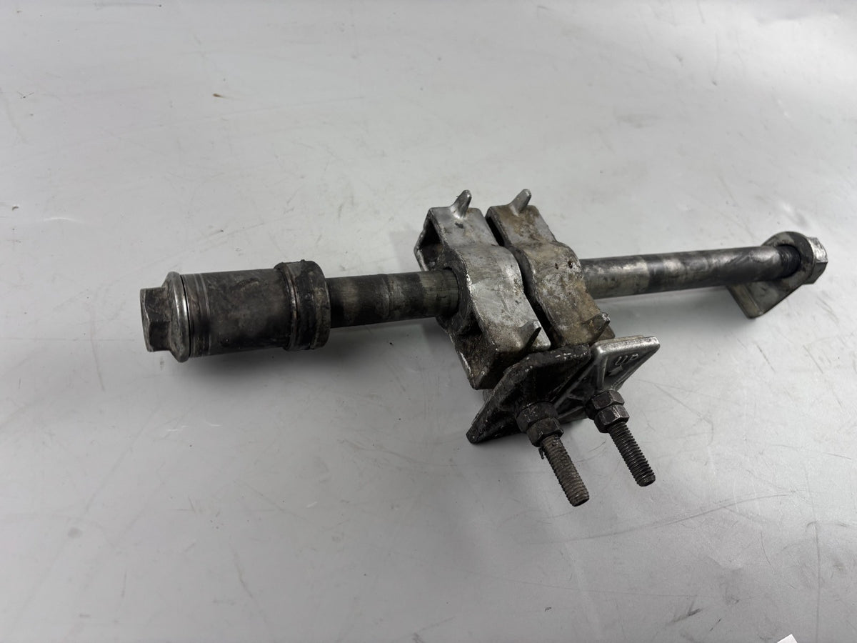 Honda CBR 1000F SC24 Achse Hinterradachse Steckachse Schwinge Kettenspanner