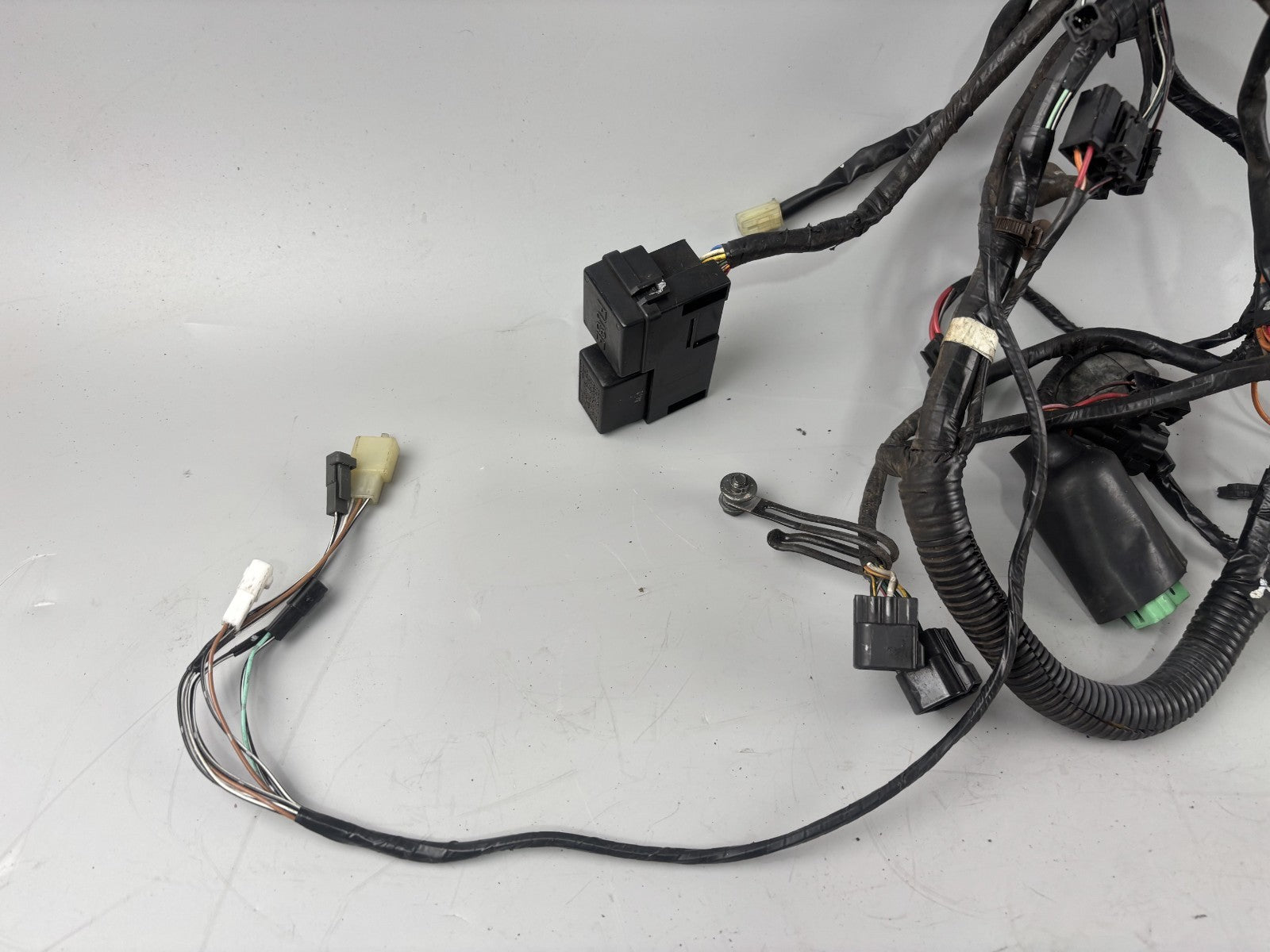 Suzuki GSX 750 F AK11 Kabelbaum Cable Stecker Electric