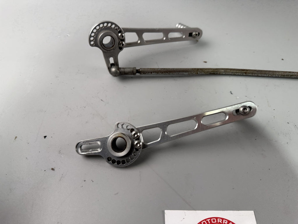 Suzuki GSX - R 1100 GV73C Schaltgestänge Bremspedal Fußhebel Brake Switch Step