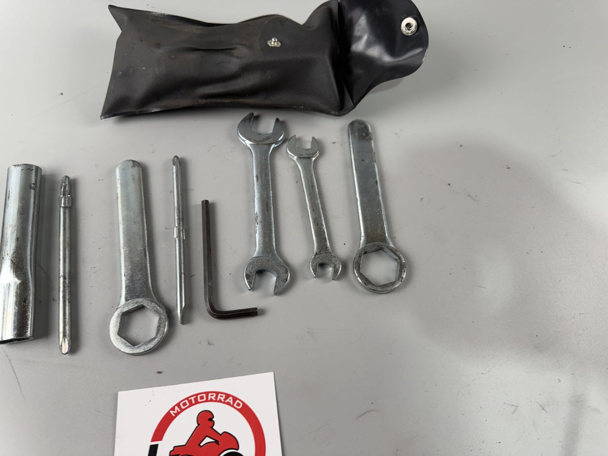 Suzuki GSF 600 Bandit POP WVA8 Bordwerkzeug Tools Werkzeuge