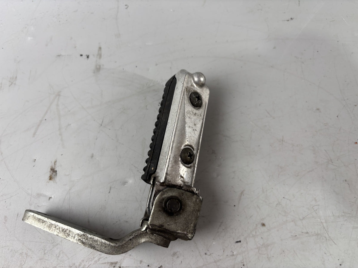 Suzuki GSX 750 AE Inazuma Fußrasten Footsteps vorne Front Hangers rechts