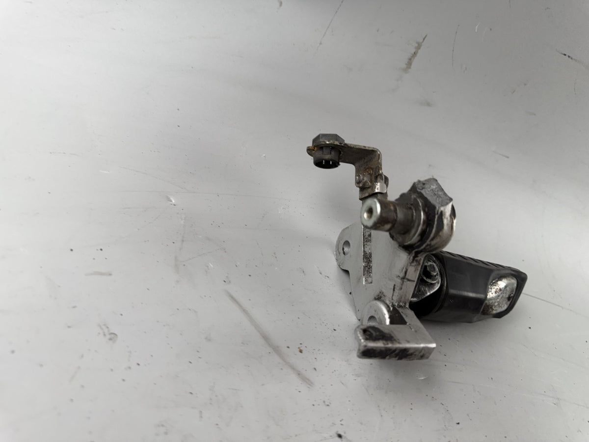 Kawasaki EX500A GPZ500S Fußrastenanlage Fußraste vorn rechts Foot Step Hangers
