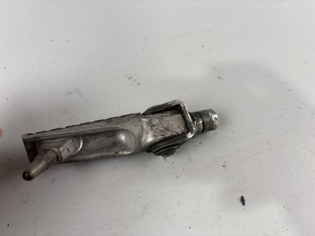 Kawasaki ZZR600D ZX600D Fußraste Foot Hangers Fußraste vorne links left