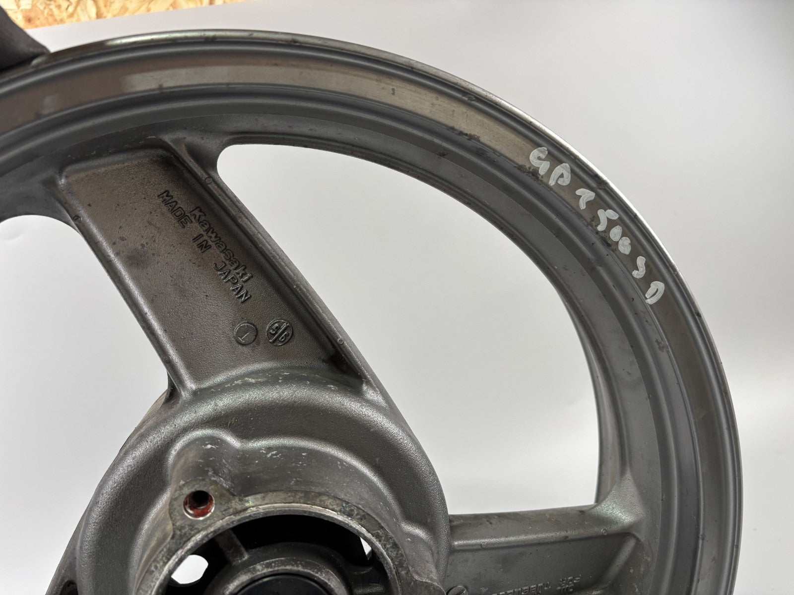 Kawasaki EX500D GPZ500S Hinterradfelge Felge Rim Rad hinten back Reifen