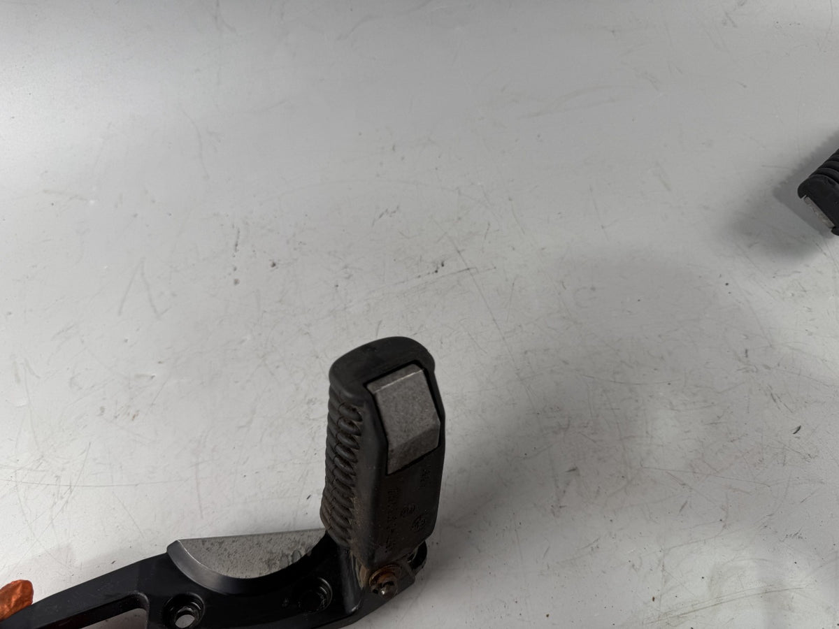 BMW R 1150 GS R 21 Fußraste Foot step Hanger hinten back rechts right
