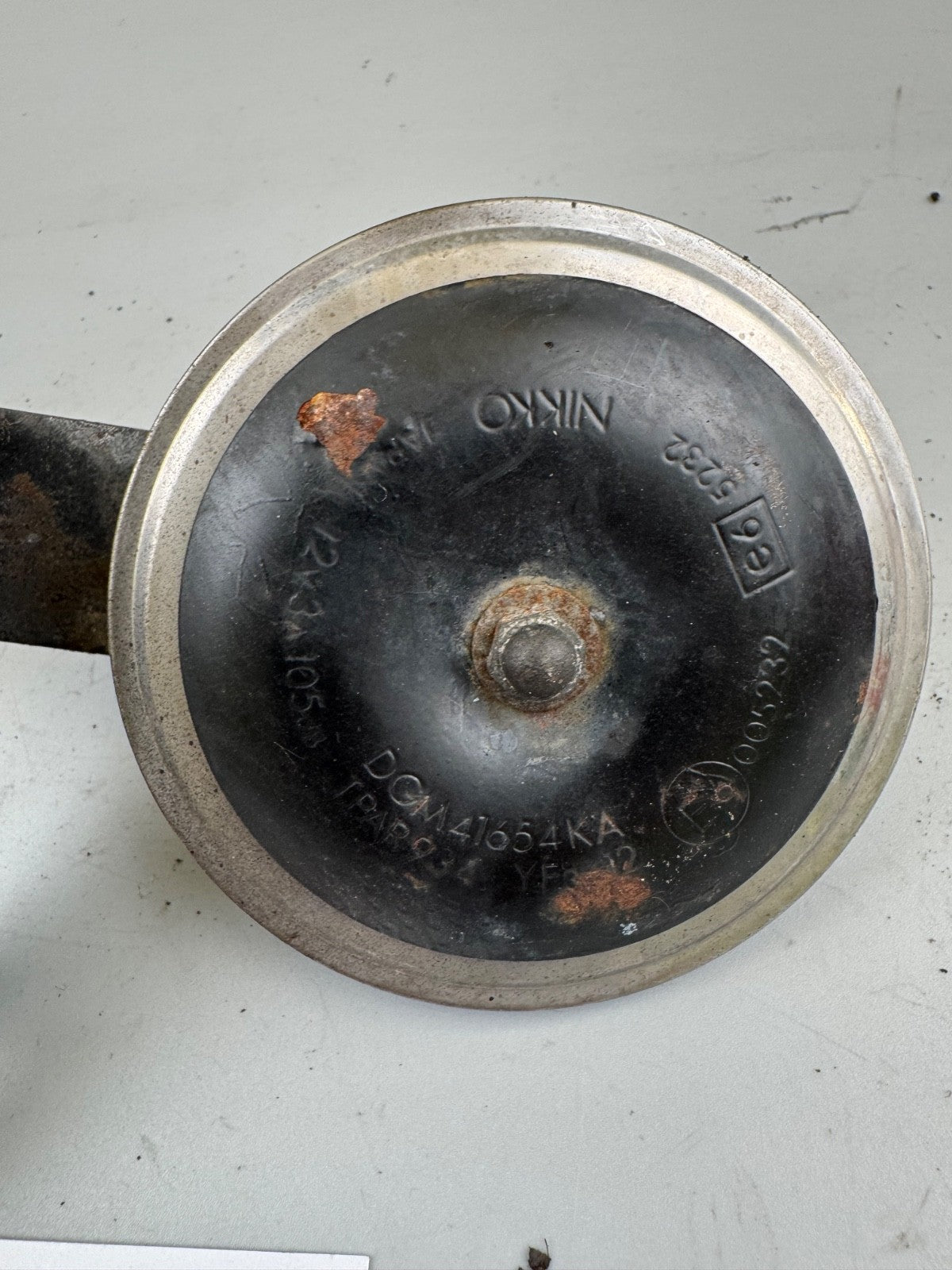 Suzuki DR 125 SF44A Hupe Halter Halterung Horn