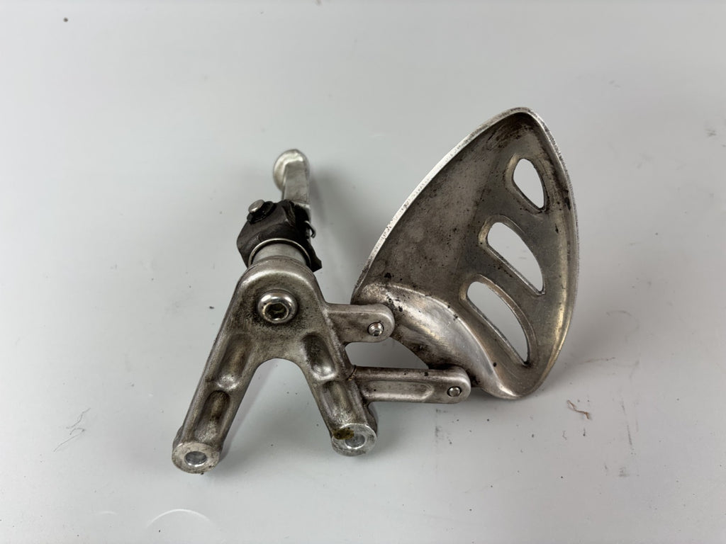 Triumph Daytona 955 T 595 Fußraste Foot Hangers front links left vorne front