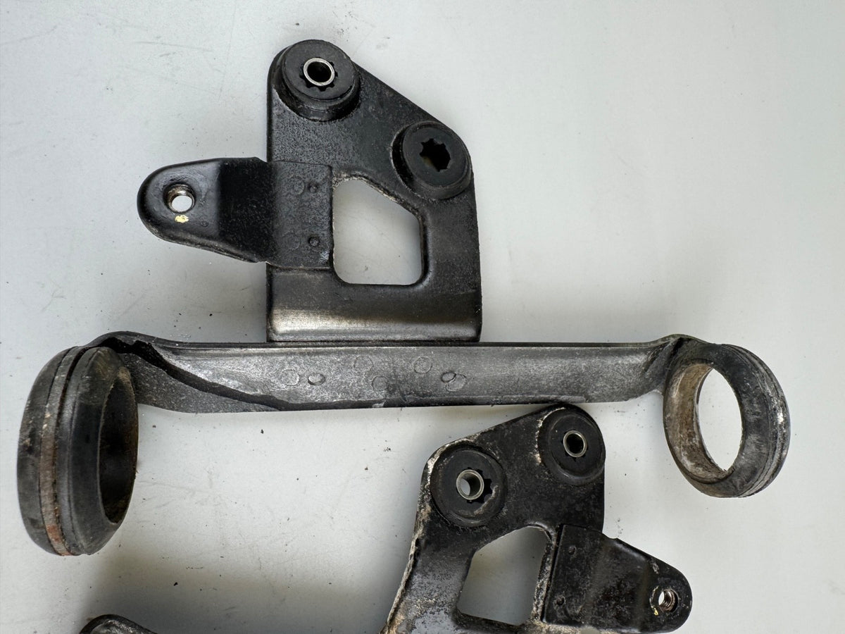 Suzuki DR 125 SF44A Lampenhalter Scheinwerferhalter Links Rechts