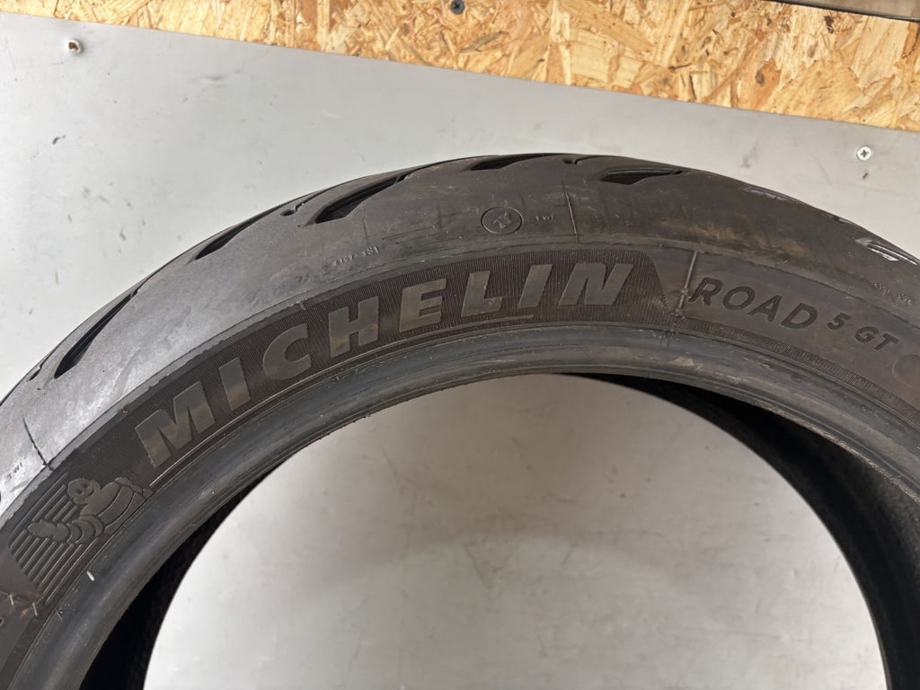 Motorrad Reifen Wheel 180/55 ZR17 Michelin Road 5 GT DOT 48/2024 3,75mm
