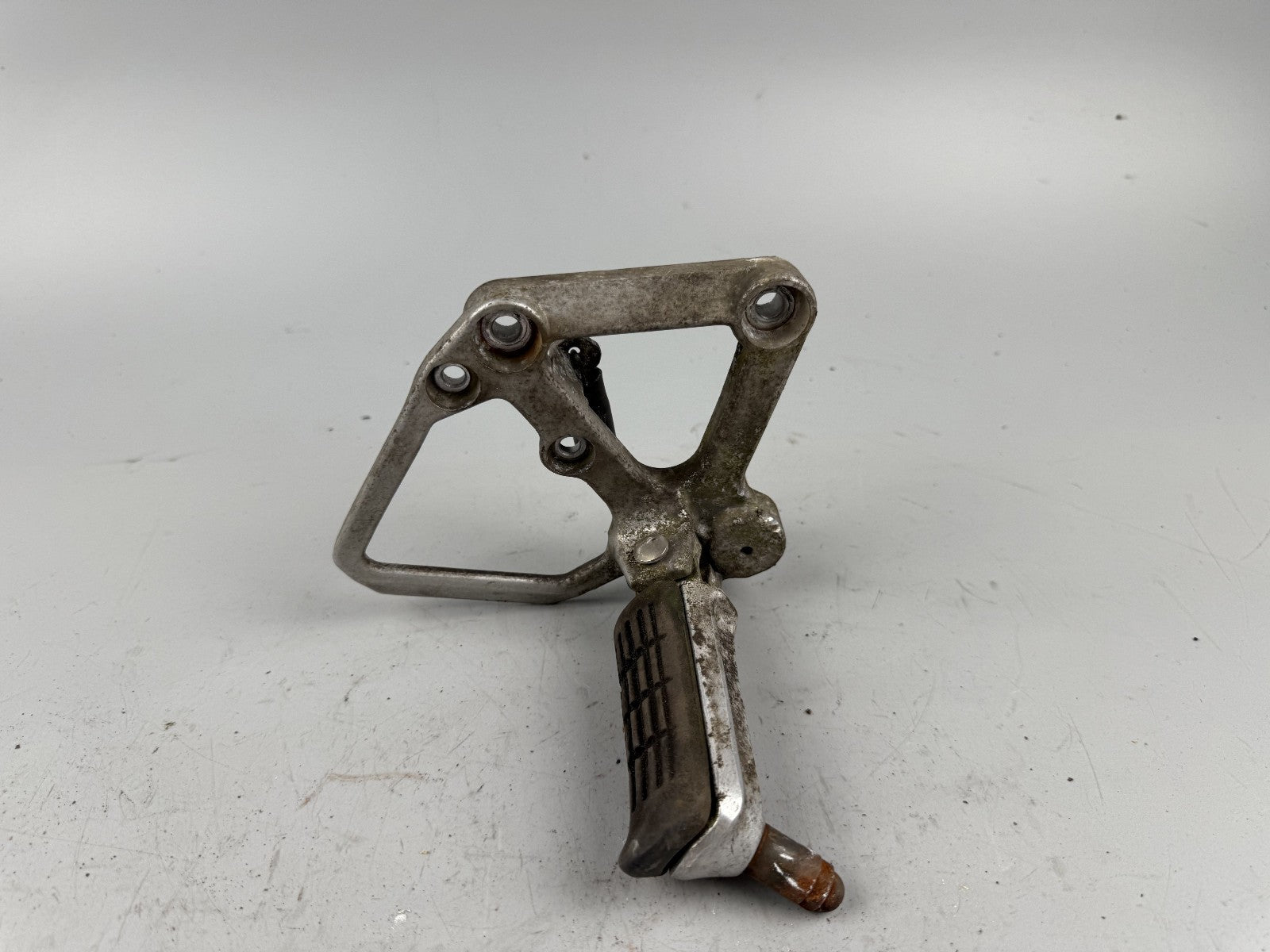 Honda CBR 600 F PC19 Fußrasten Footsteps Hangers rechts right Träger Halteplatte