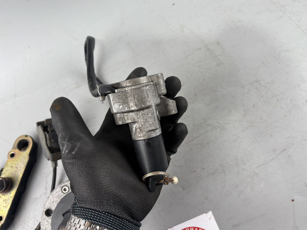 Suzuki RF 600 R GN76A Schlosssatz Key Lock Zündschloss Sitzbank Tannkschloss