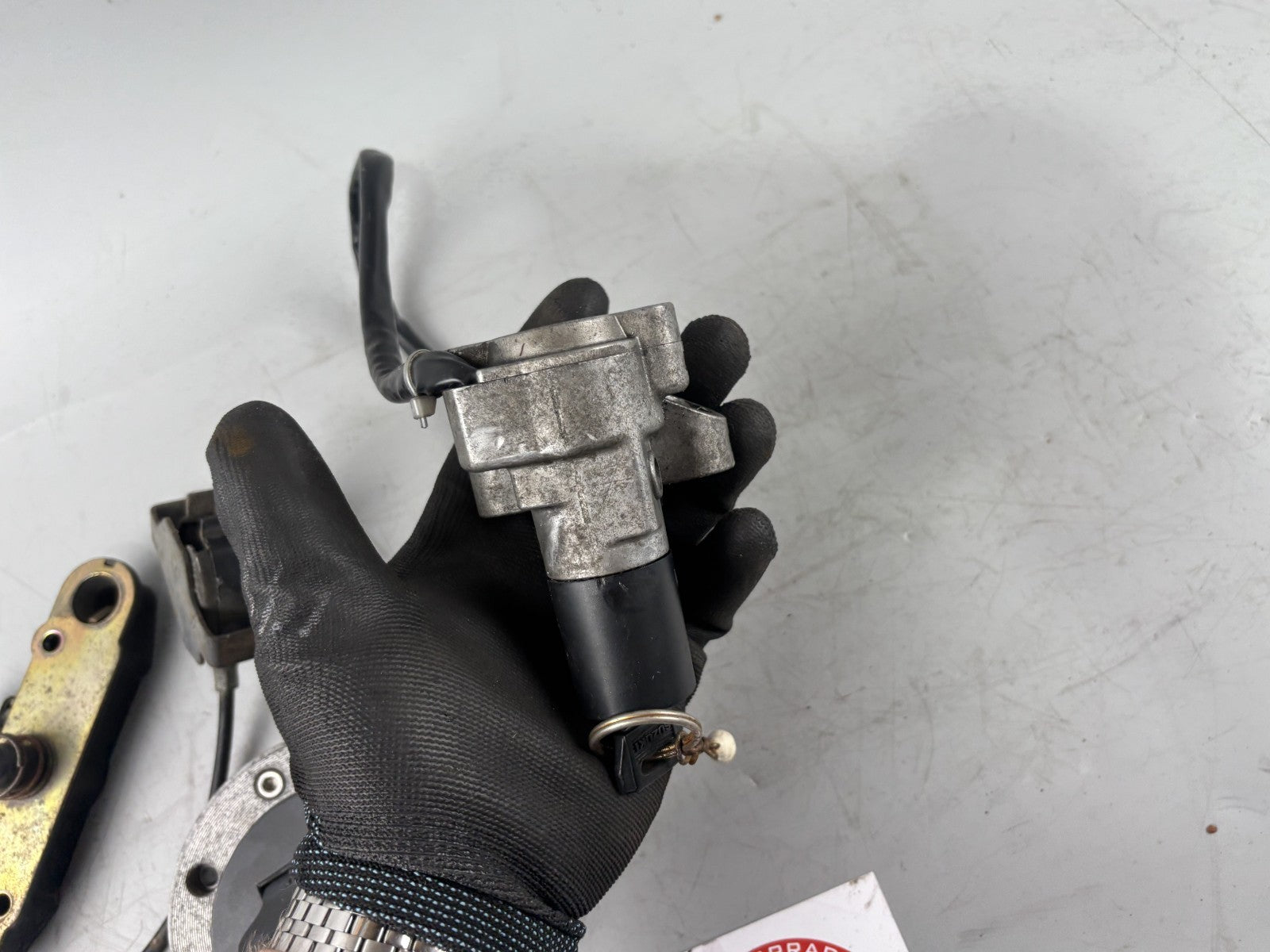 Suzuki RF 600 R GN76A Schlosssatz Key Lock Zündschloss Sitzbank Tannkschloss