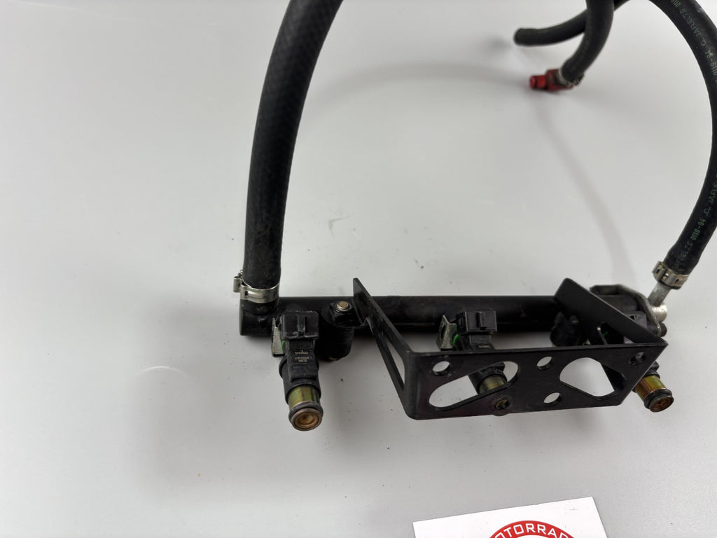 Triumph Daytona 955i T595 N 2002 Einspritzleiste Kraftstoffverteiler Fuel Gas