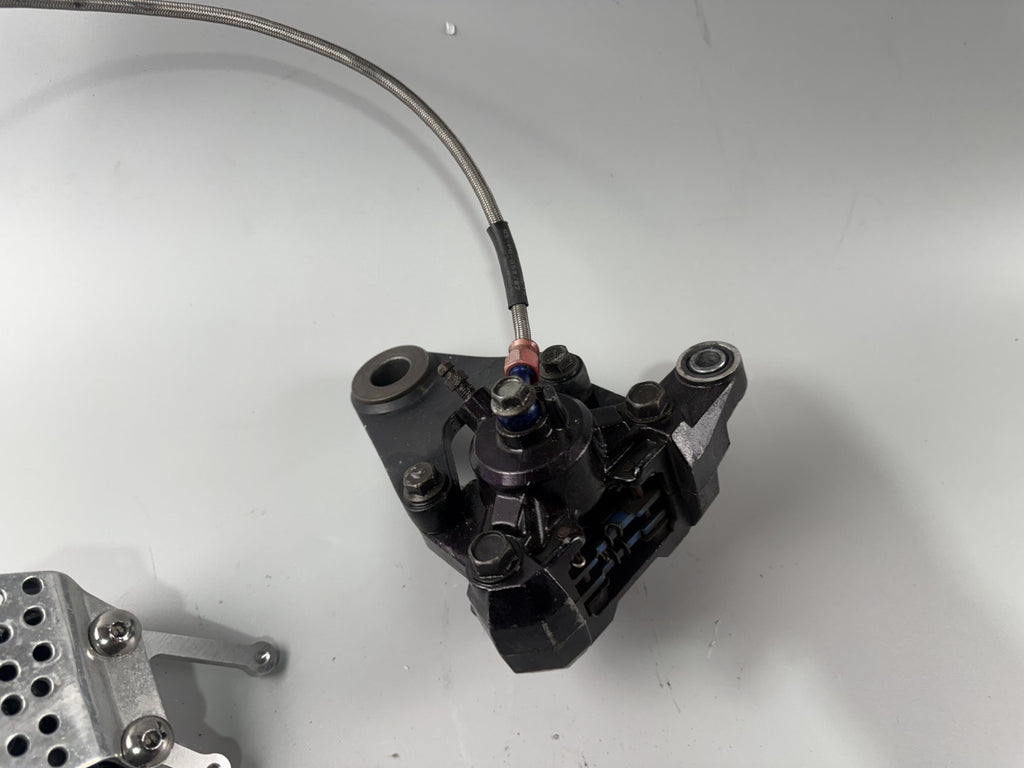 Suzuki GSX - R 1100 GV73C Bremsanlage Bremse Brake Sattel Pumpe hinten back