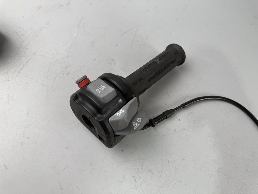 BMW K 1200 S K40 Lenkerschalter Lenkerarmatur Gasgriff rechts right Handlebar