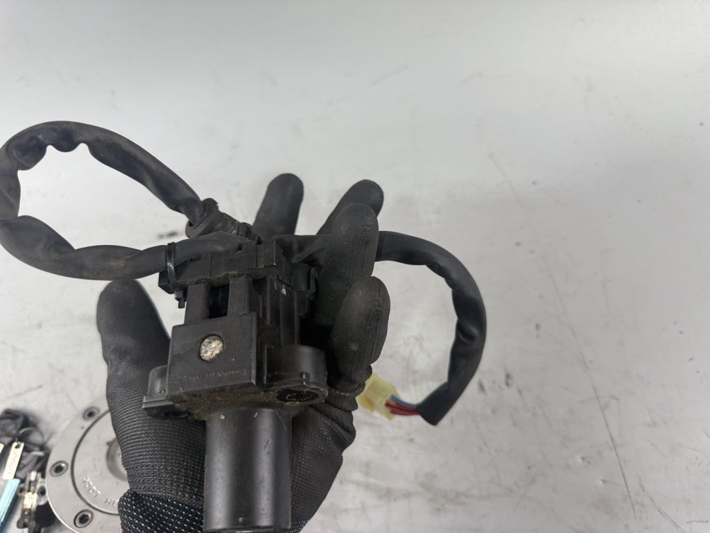 Honda CBF 600 S PC38 Schlosssatz key Lock Zündschloss Tankschloss Seat Sitz