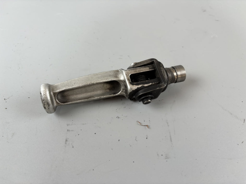 Triumph Daytona 955 T 595 Fußraste Foot Hangers frontrechts right  vorne front