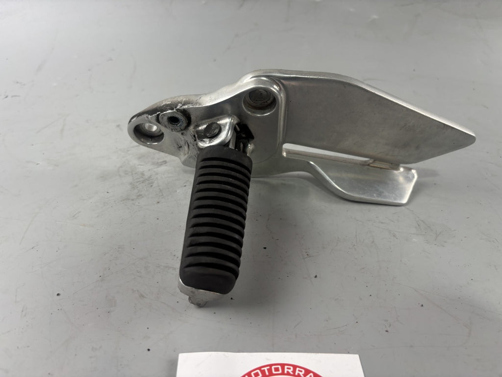 Yamaha XJ 900 Diversion 4KM Fußraste Hangers Foot Step vorn front links left