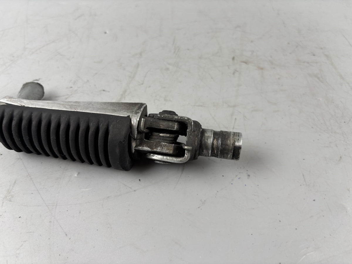 Yamaha FZS600 Fazer RJ02 Fußraste Foot Hangers Step rechts right vorne front