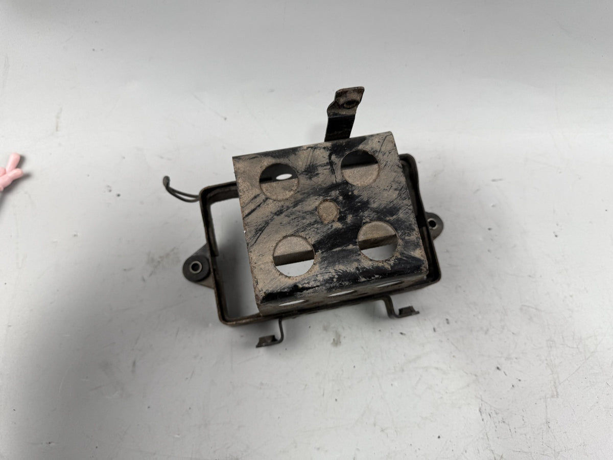 Suzuki GSX 750 AE Inazuma Batteriefach Batteriekasten Holder Halter